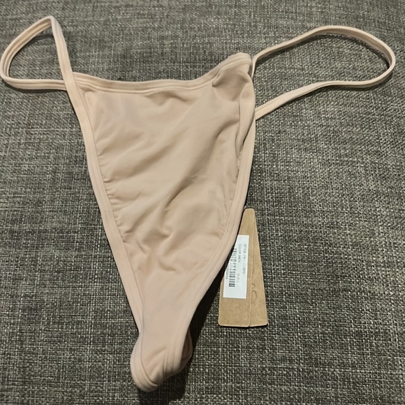 Skims Fit Everybody T String Thong - Picture 4 of 11